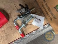 4 trailer door catches