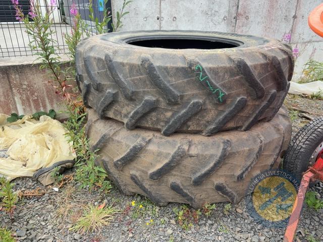 2x 520/85 R38 tyres