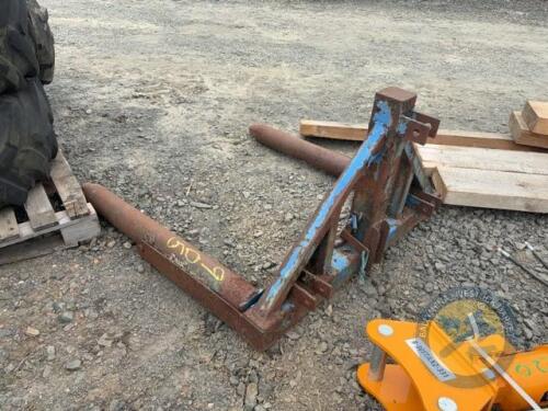 Blue bale lifter