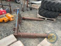 Blue bale lifter - 3