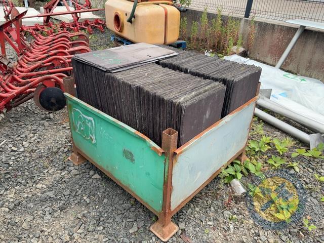Stillage of roof slates approx 300x24x14