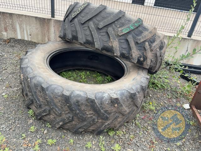 2x 480/70 BKT tyres