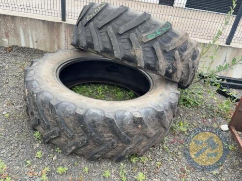2x 480/70 BKT tyres