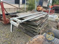 Teemore cubicle divider gate - 2