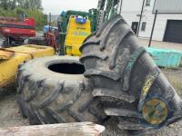 2x 30.5 R32 Tyres