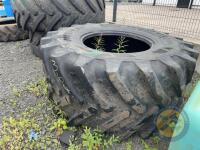 1x 800/65 R32 BKT Tyre
