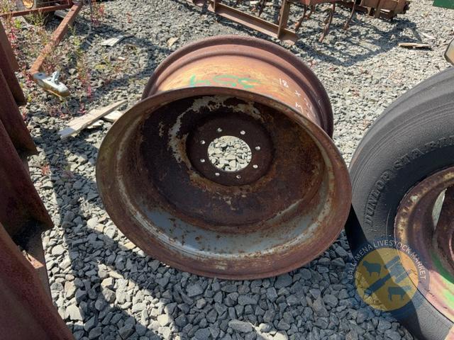 18x26 Rim & Tyre