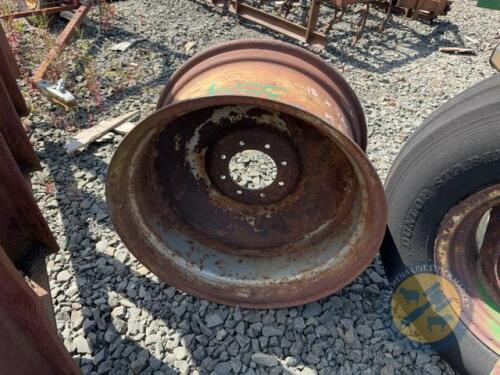 18x26 Rim & Tyre