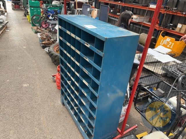 Pigeonhole shelves