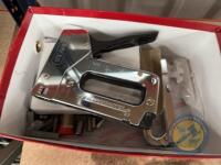 2 Upholstery gun with staples - 2
