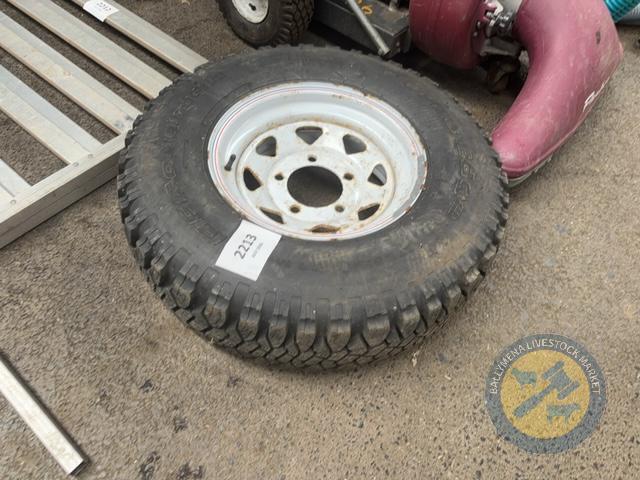 16 inch landrover wheel as new good ritch tyre