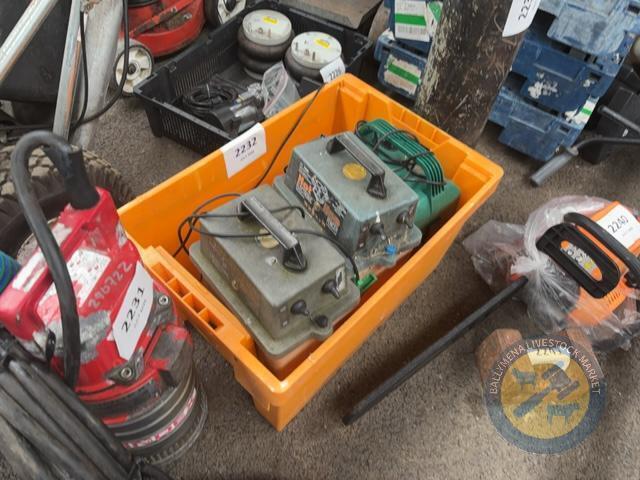 Box lot electrical fencer