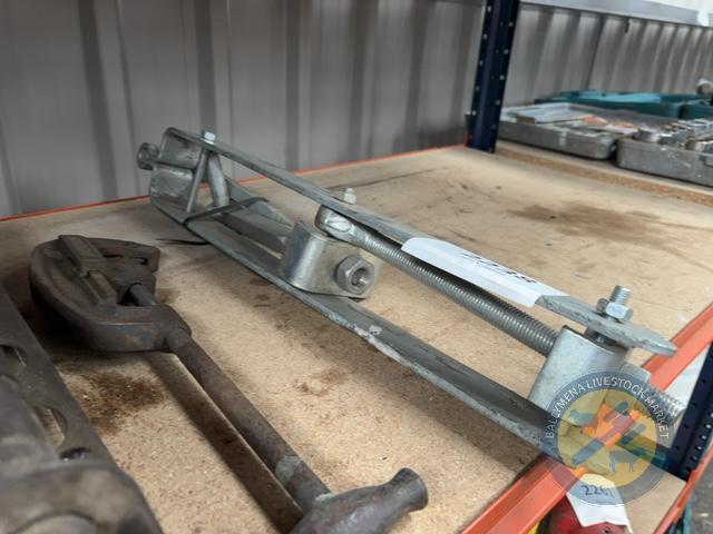 Galvanised gate hanger