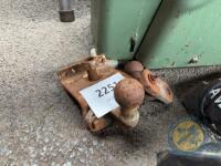 2x ball hitches - 2