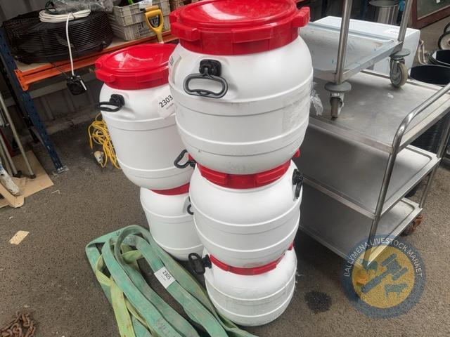 3x white cointainers & lids & handles