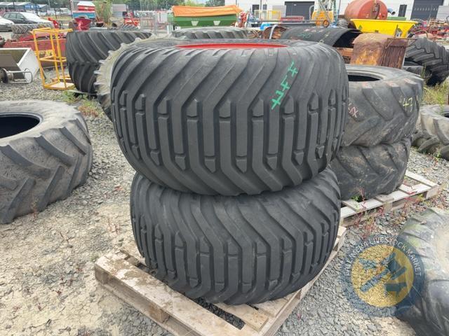 2x flotation wheels adapted to fit NH TX combine