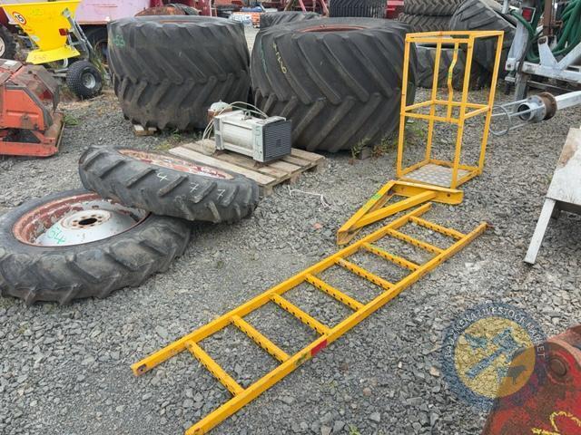 Viewing ladder
