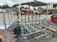 Round bale feeder - 2