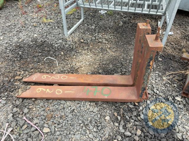 Pair of heavy duty pallet toes
