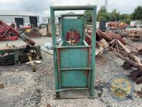 Green cattle crush - 2