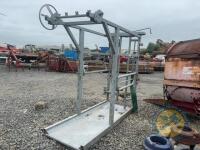 Galvanised Hoof trimming crush - 3