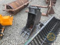 12" Digging bucket for 5ton kubota 45mm pins - 2