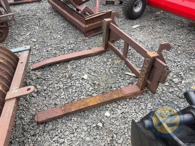 Pallet forks with extension toes
