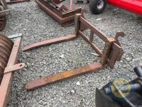 Pallet forks with extension toes