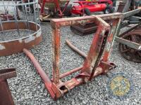 Red bale lifter - 2