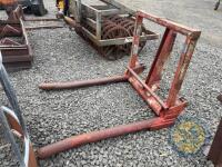 Red bale lifter - 3