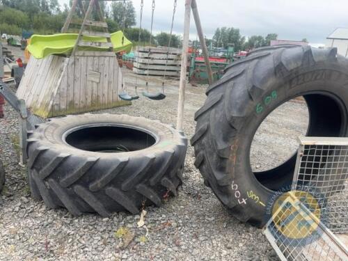 2x 520/70 R38 Michelin tyres