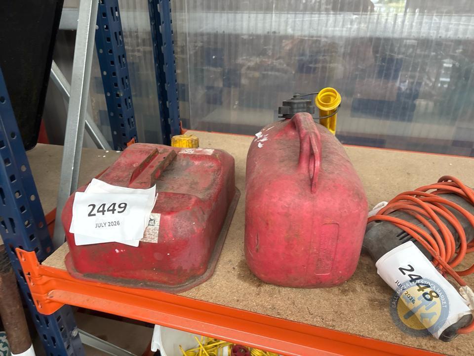 2x fuel cans