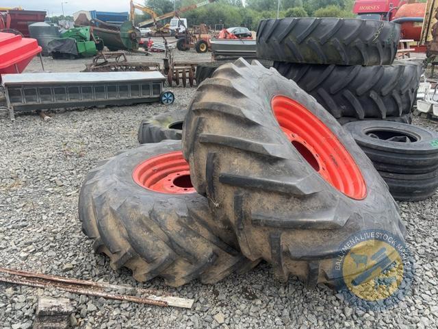 Set 18.4 R26 Rim & Tyre