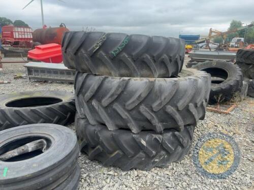 Selection of various sizes of tyres 7x tyres