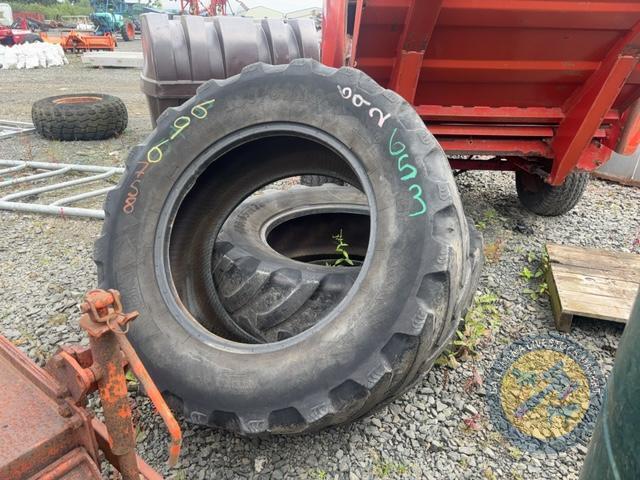 2x 480/65 R28 BKT tyres