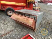Lamb creep feeder - 2