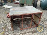 Lamb creep feeder - 3