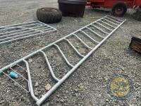 19ft galvanised feed barrier - 2
