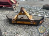 Twose yard scraper