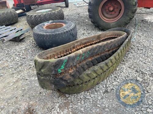 Pair of 3tn digger tracks
