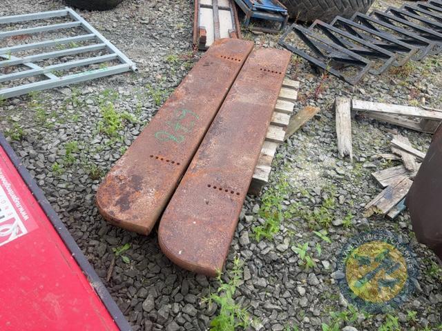 Set of skids for topper