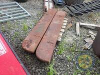 Set of skids for topper