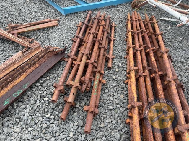 17x assorted lengths of uprights
