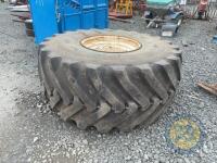 28.1/R26 rim & tyre