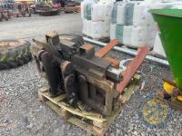 10tn 6ft pallet toes with forklift brackets - 3