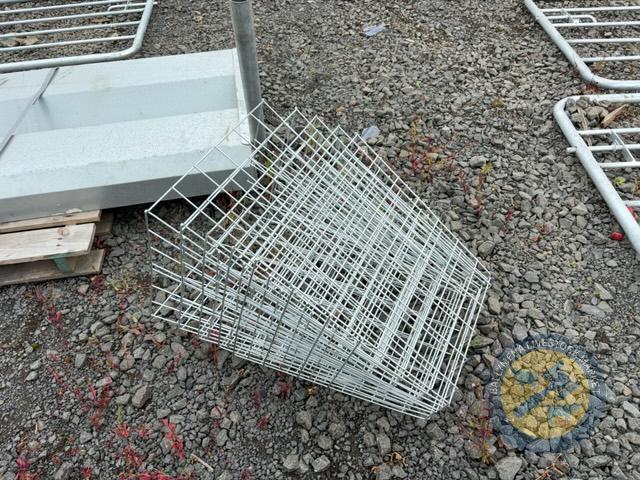 5 meshed hay racks