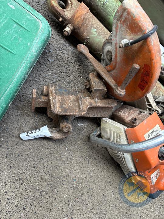 Floorboard clamp