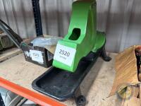 Pressure cattle pump