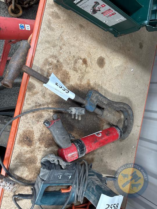 Pipe cutter