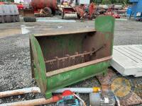 Mini muck spreader